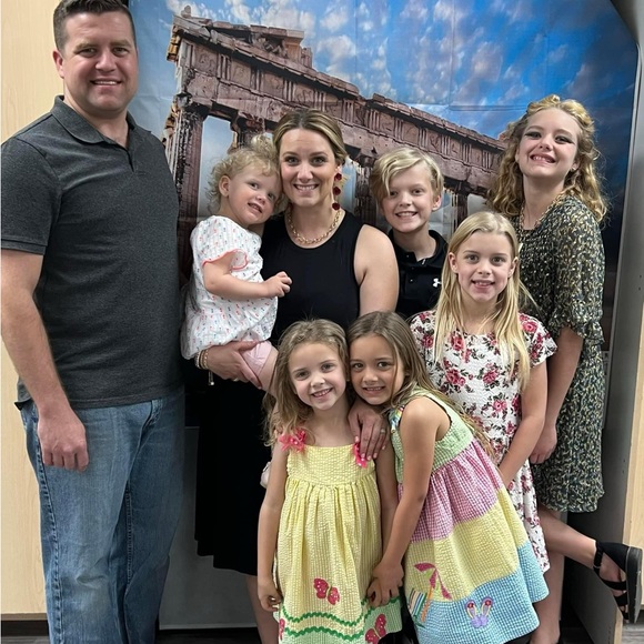 Meet your Posher, Cynthia - Picture 6 of 7